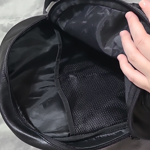 Bagpack - Picture 2 of 3